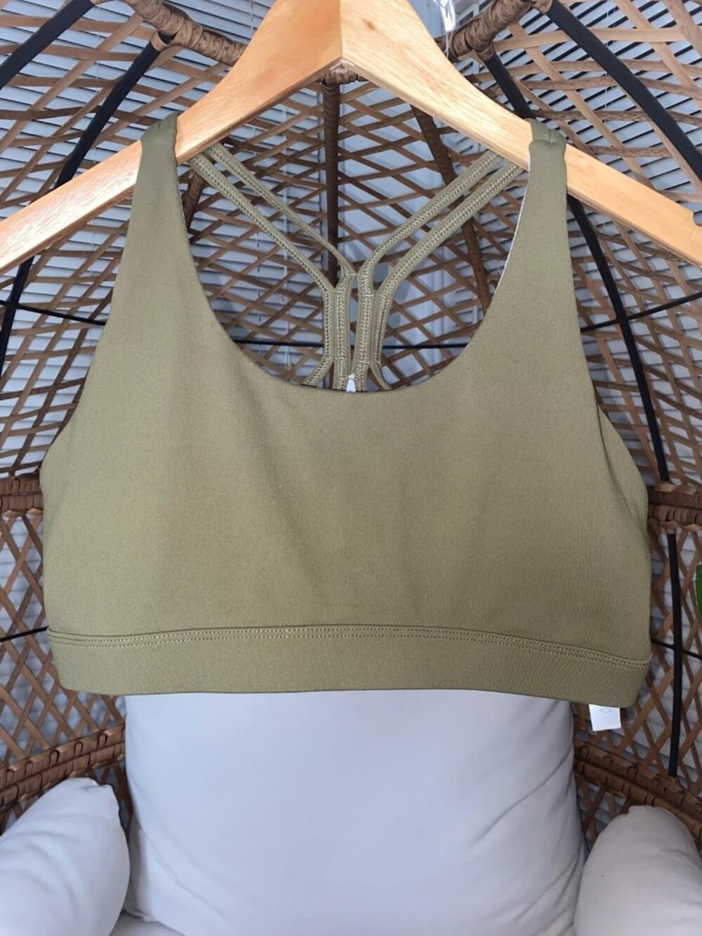 Nanette Women’s Strappy Sports Bra Size Medium
